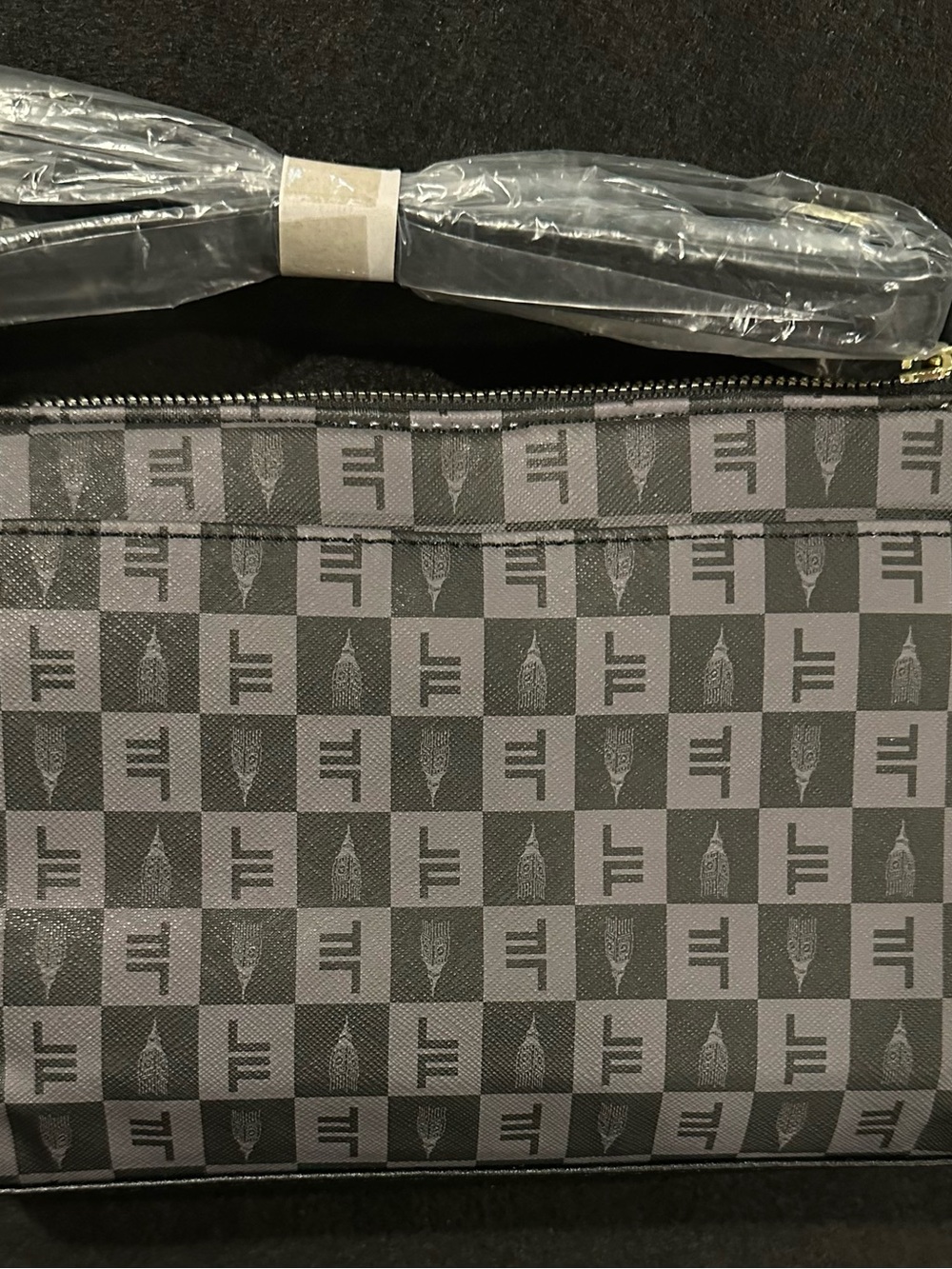 London Fog Addison Tower Signature Crossbody Bag Purse in Black Print NWT - Picture 2 of 10